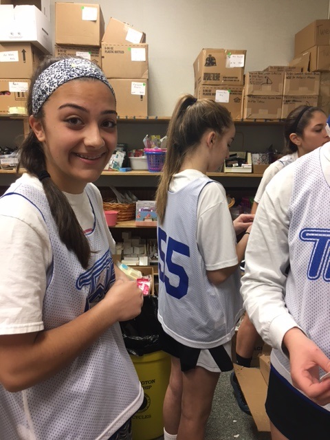 Washington Twp. Girls Lacrosse Team Visits Mothers Matter