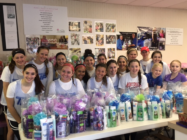 Washington Twp. Girls Lacrosse Team Visits Mothers Matter